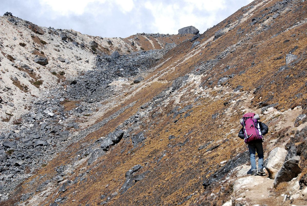 Thame To Renjo La 08 Trek Uphill From Lungden To Relama Tsho Lake